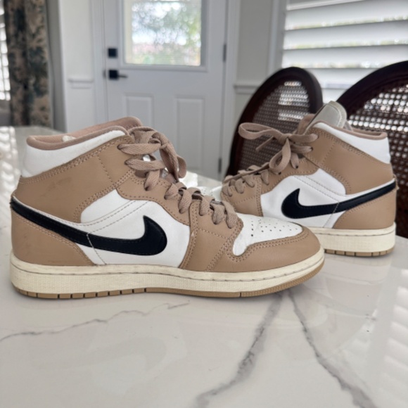 Nike Air Jordan 1 Mid in Camel and White size 7.5 - Picture 4 of 7